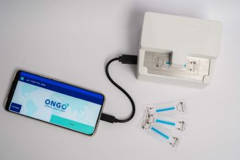 ONGO VISION moblie semen analyser connected to an android phone for visualizing measurements from www.ongovettech.com