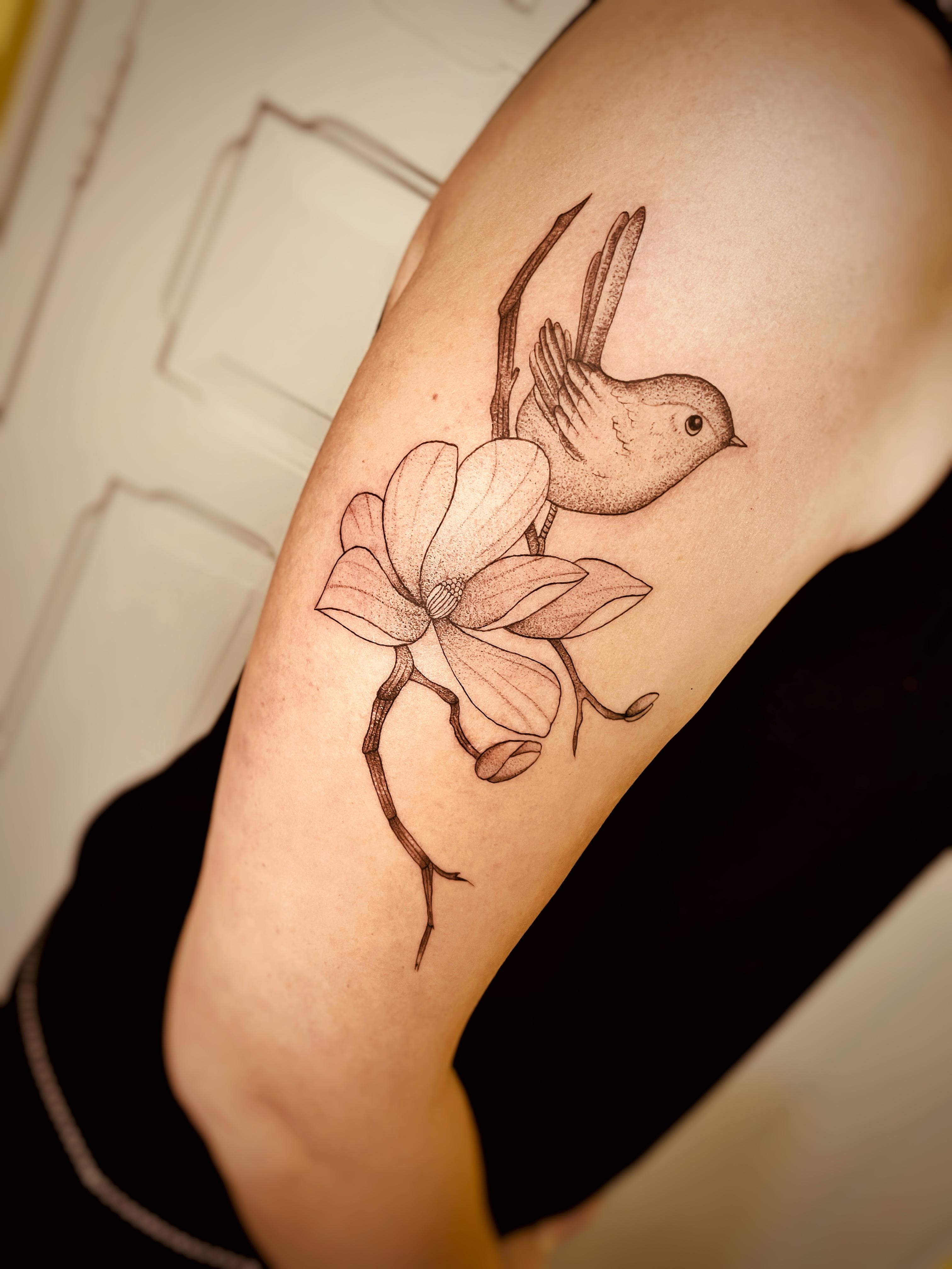 Brenda Fraga Tatuagem Traço Fino Poços de Caldas - Pássaro