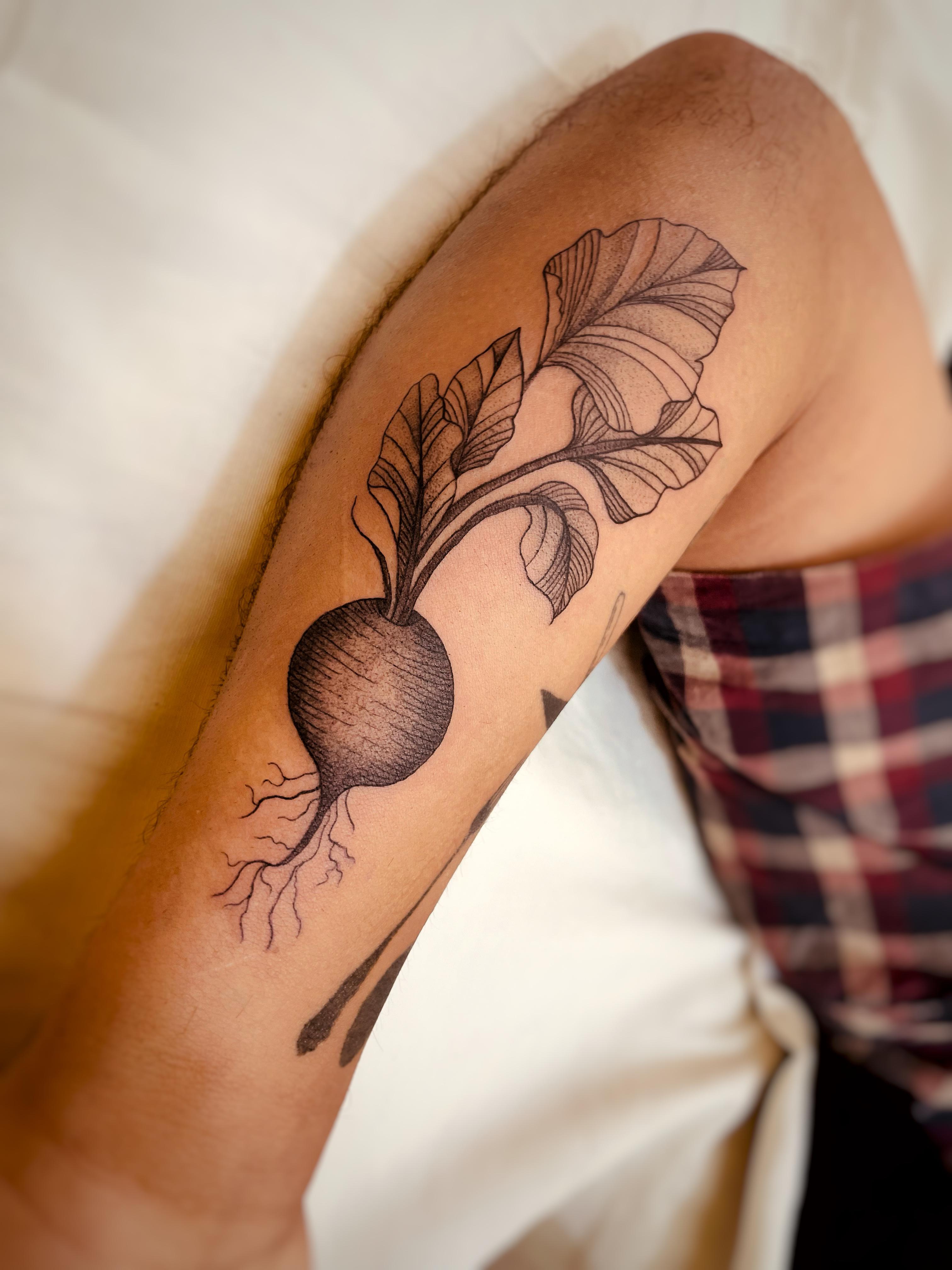 Brenda Fraga Tattoo Blackwork Poços de Caldas - Beterraba