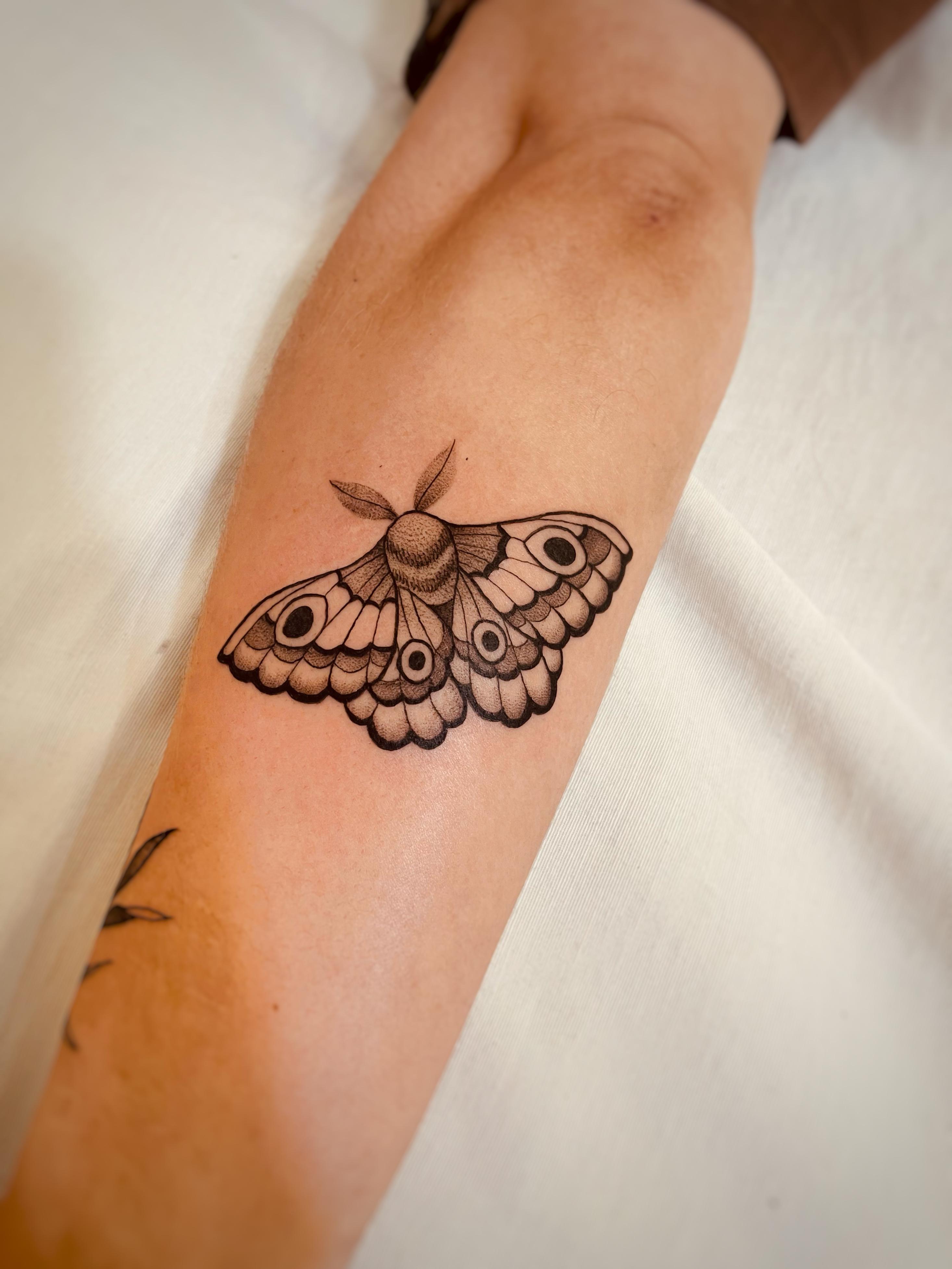 Brenda Fraga Tatuagem Traço Fino Poços de Caldas - Mariposa