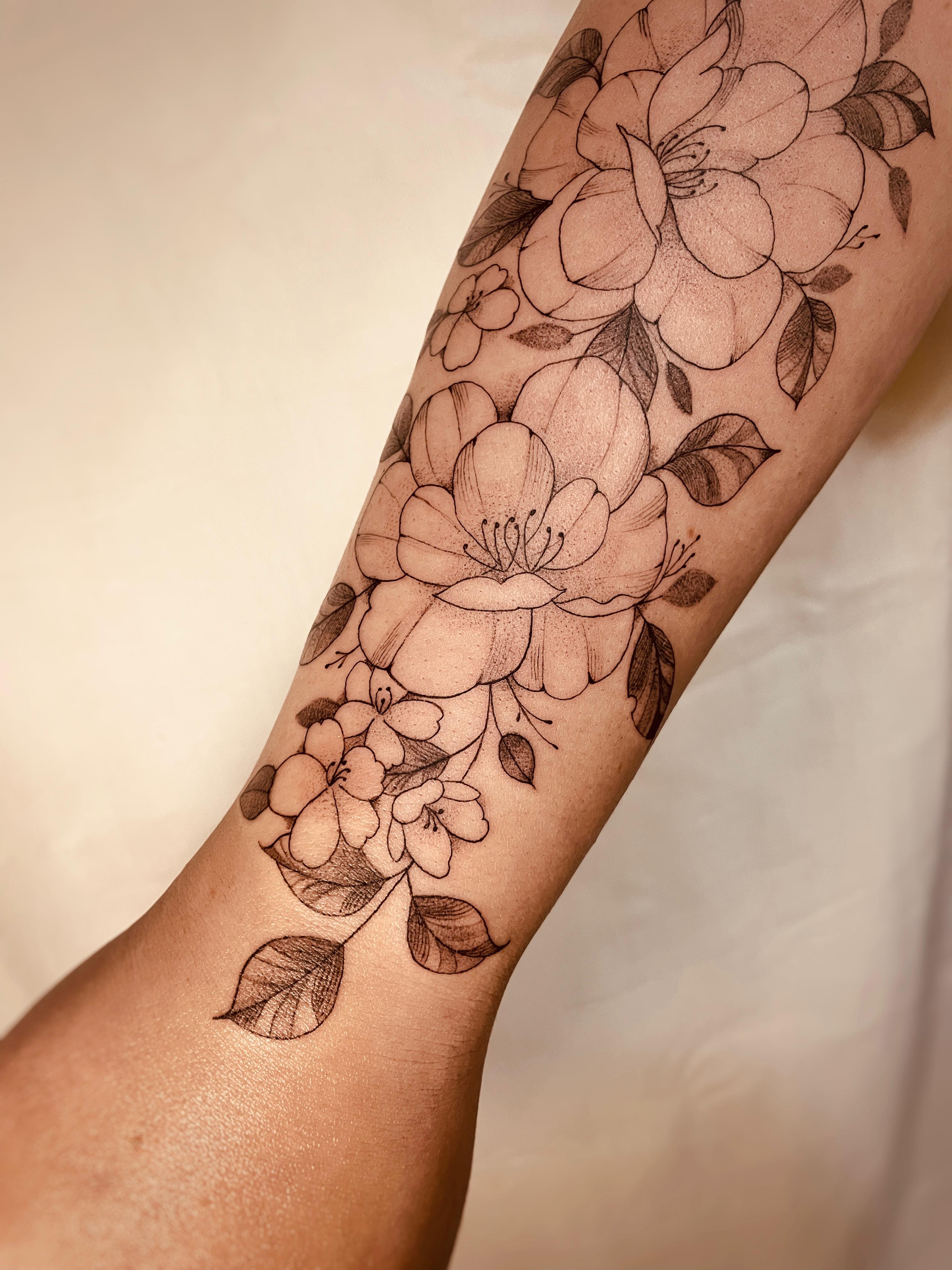 Brenda Fraga Tattoo Traço Fino Poços de Caldas - Floral