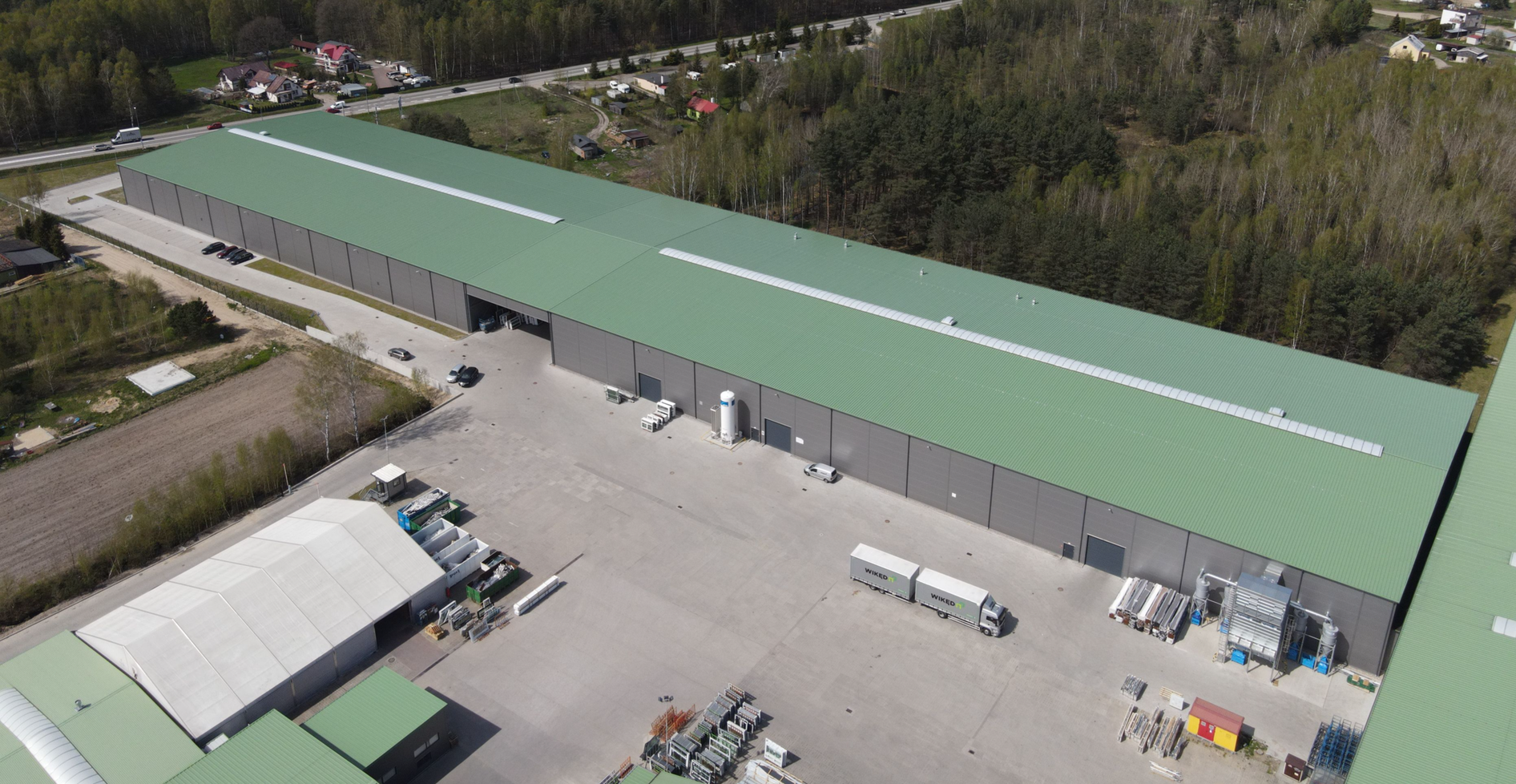 Obiekt produkcyjno-magazynowy / elewacja