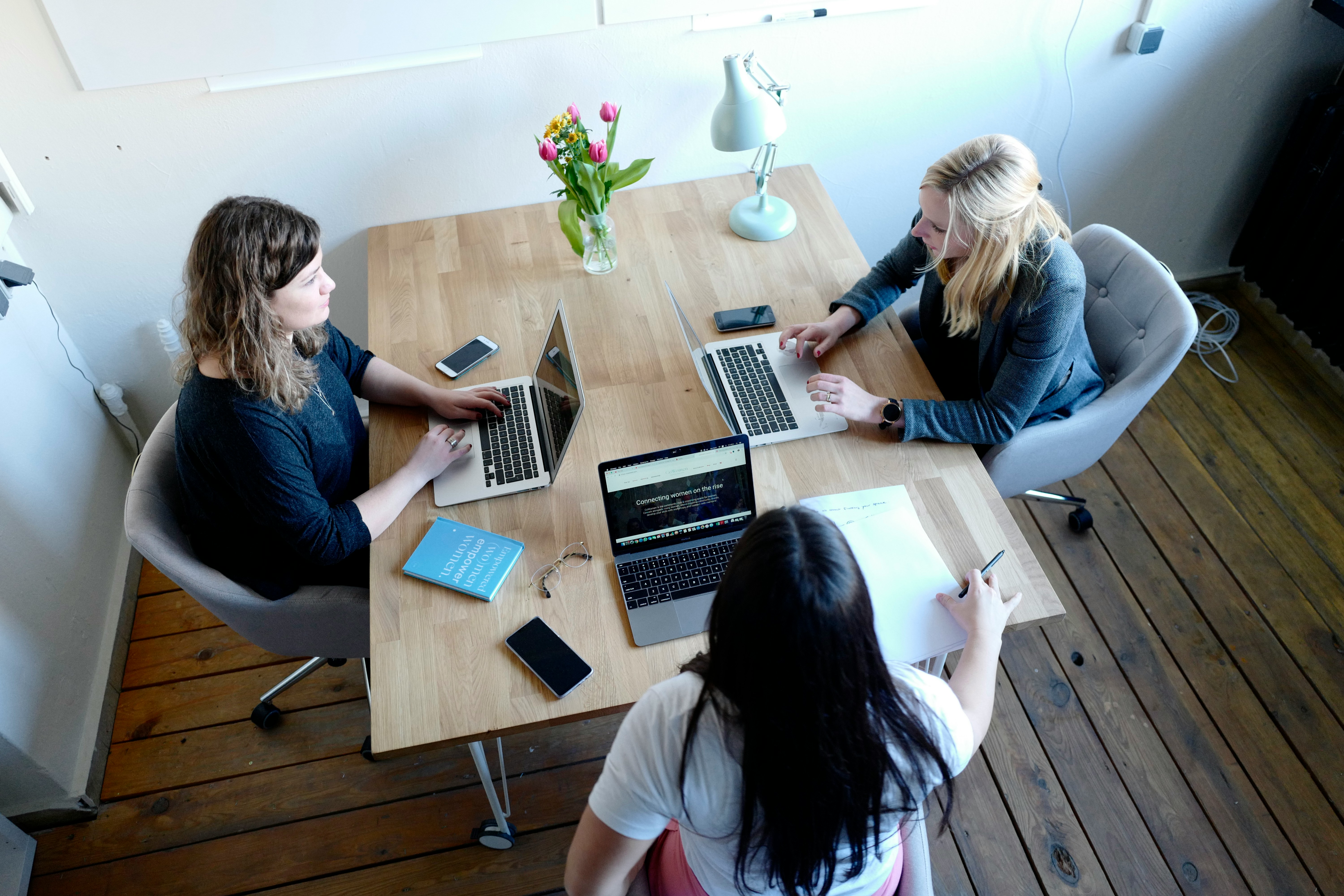 7 Powerful Ways Women in Business Can Attract Clients and Build a Community by Sharing Value