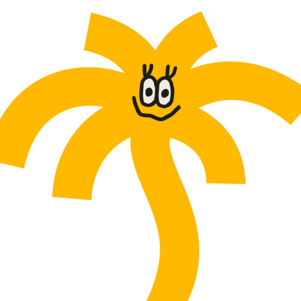 Kadr z filmu przedstawiający postać kobiecą stojącą przy mikrofonie.