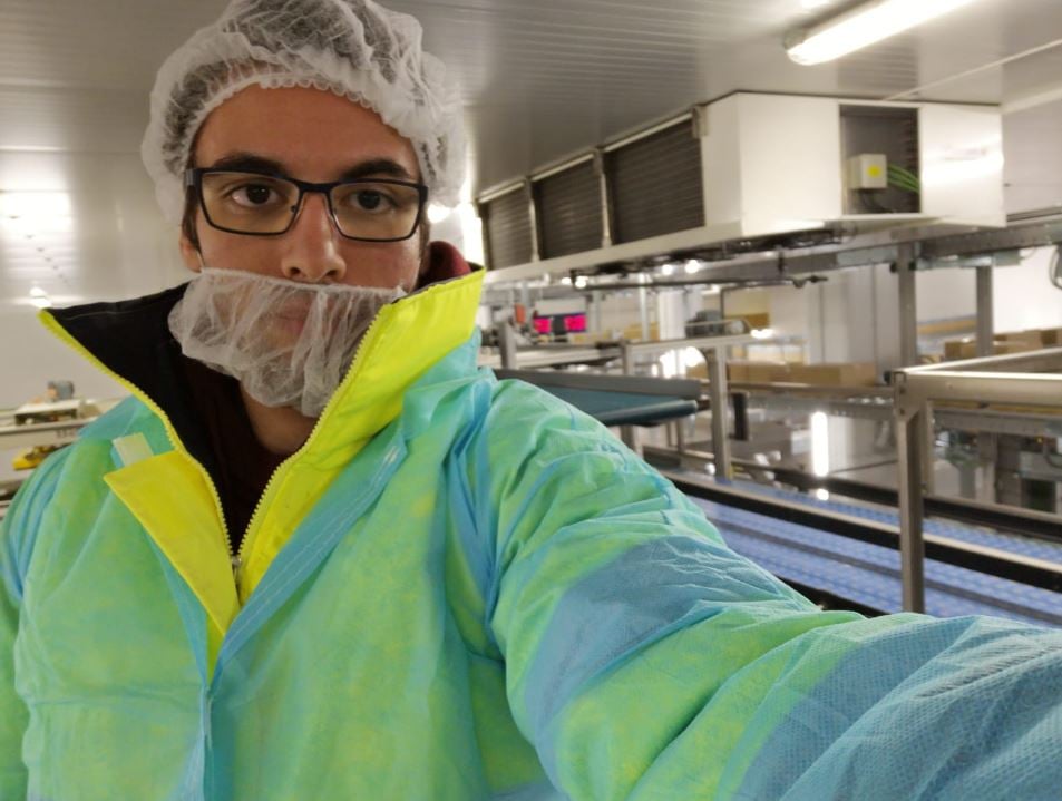 Abel Domínguez en una instalación industrial
