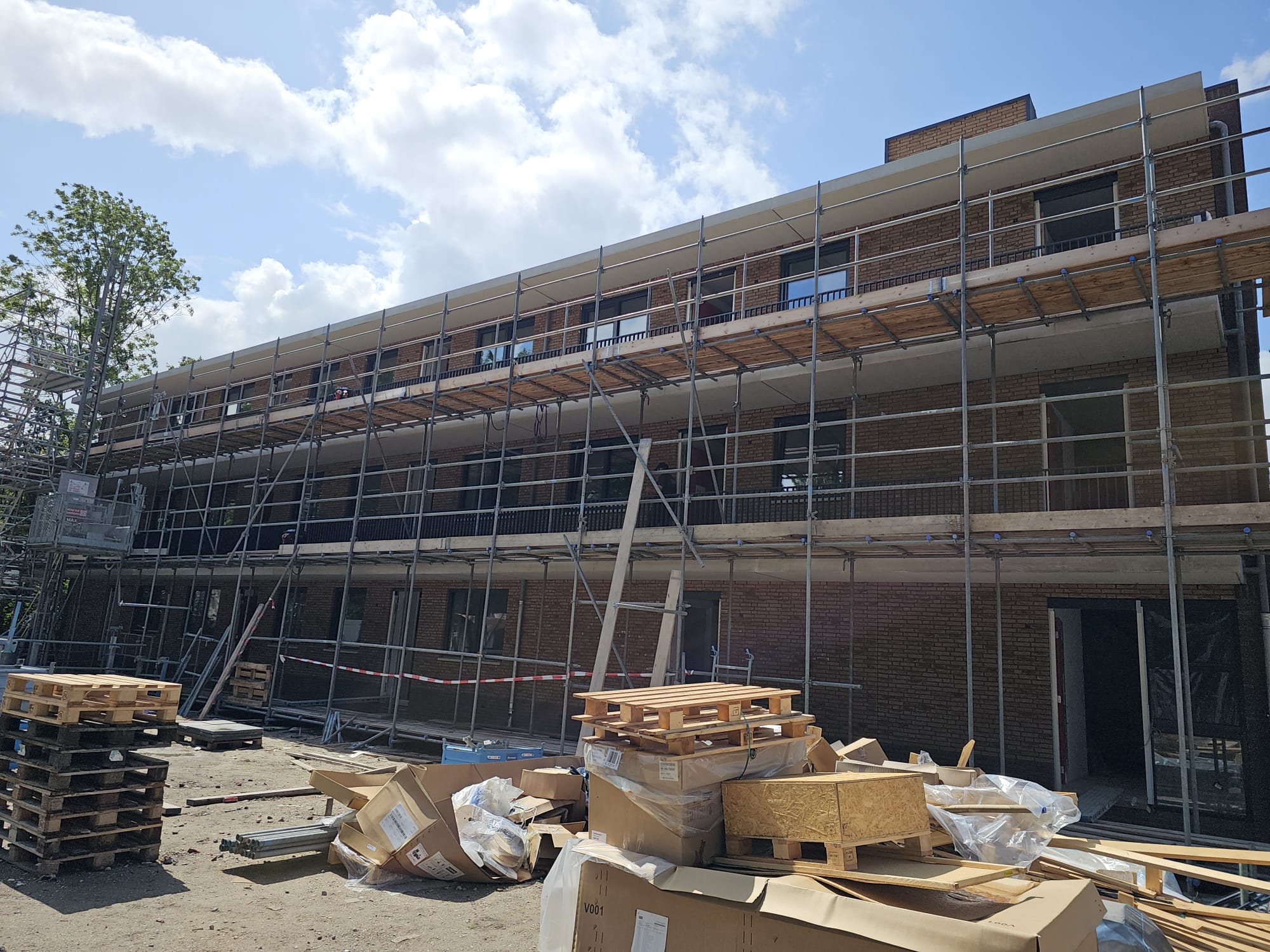Windows, doors, railings and balcony construction