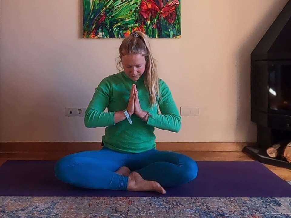 Unplug & Reset: Why a Slow Yin Yoga Practice is the Perfect Antidote to Digital Overstimulation