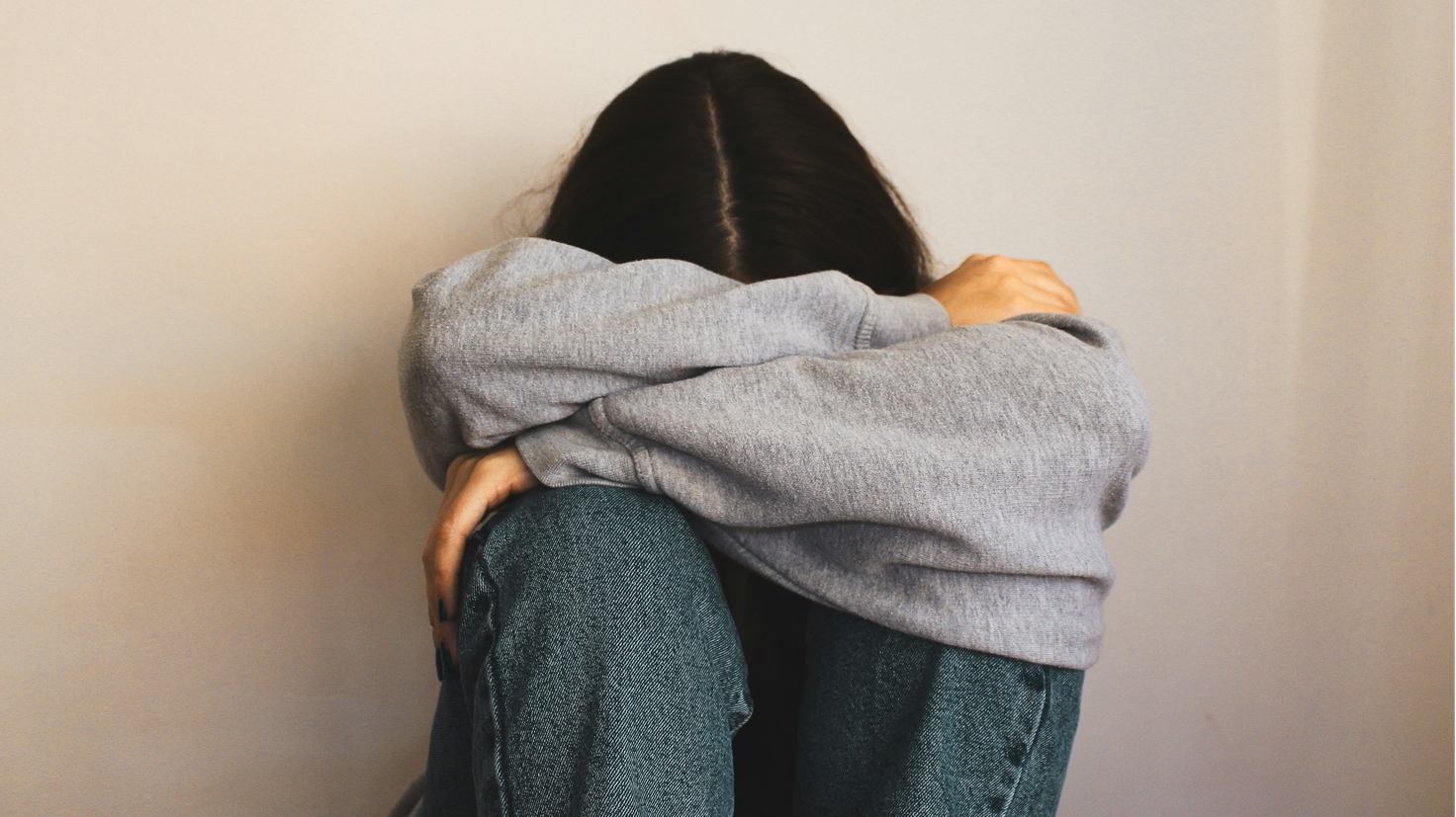 Why You’re Always Connected… But Still Feel Lonely