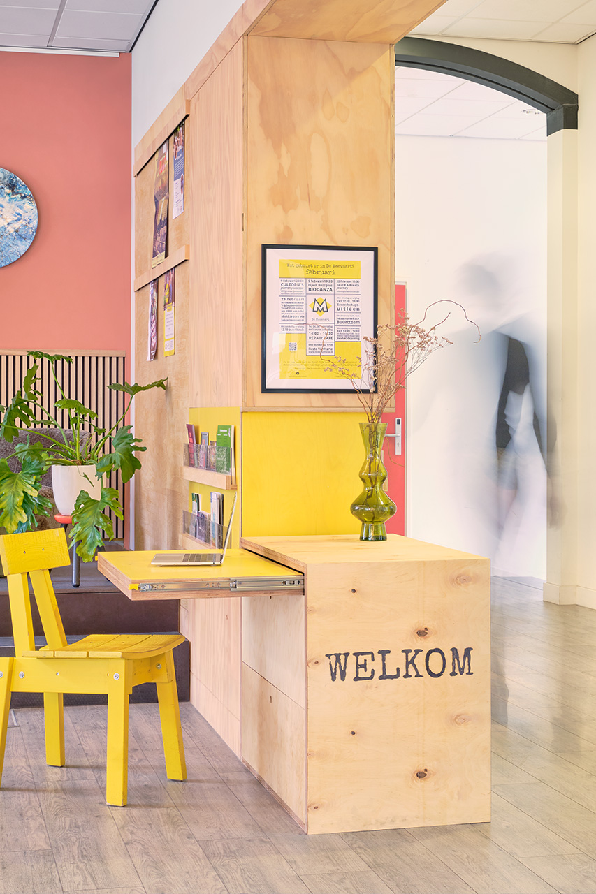 weggeefkast in een buurthuis