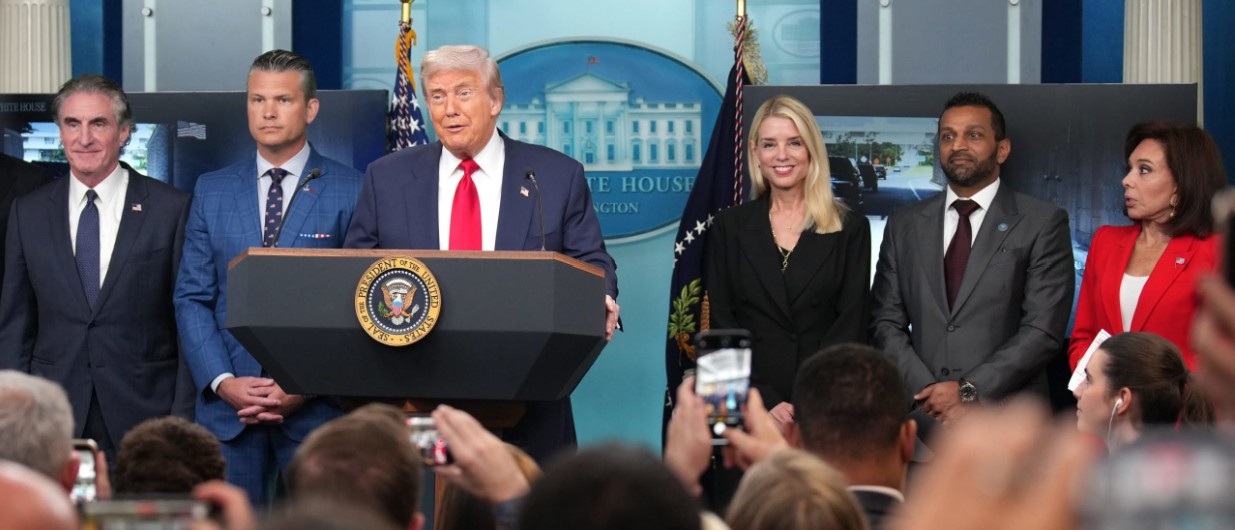 Trump Assembles Top Cabinet Officials To Put The Swamp On Notice: Crime Stops Today