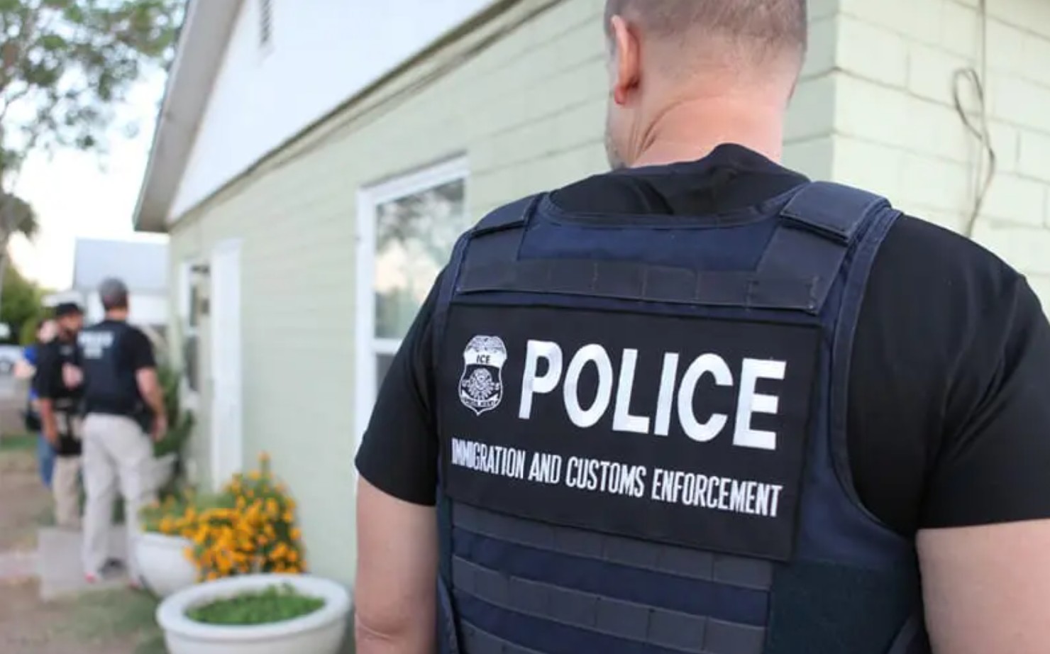 FBI Offers Reward for Venezuelan Gang Leader as ICE Arrests Two Iranians Illegally in Houston