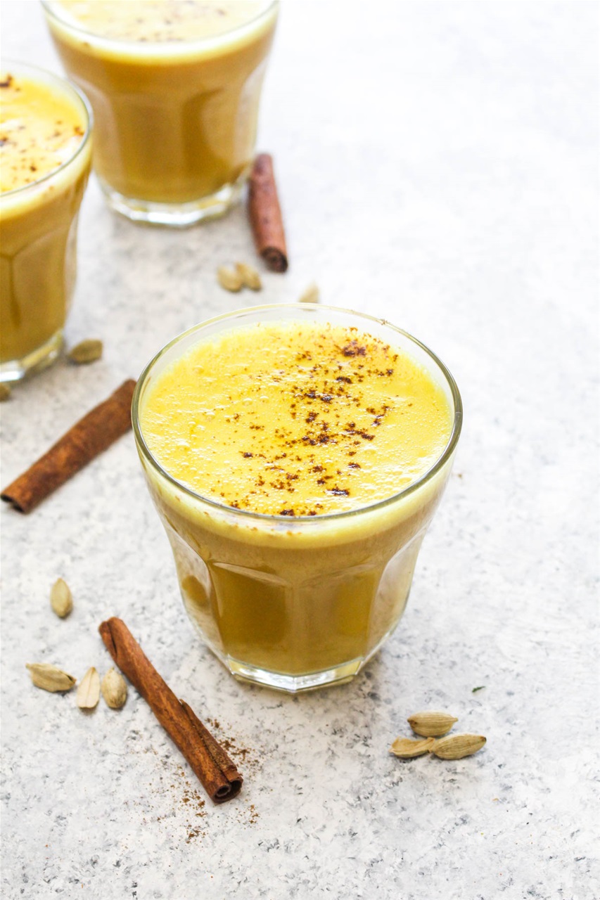 Turmeric Chai Latte (Dairy-Free)
