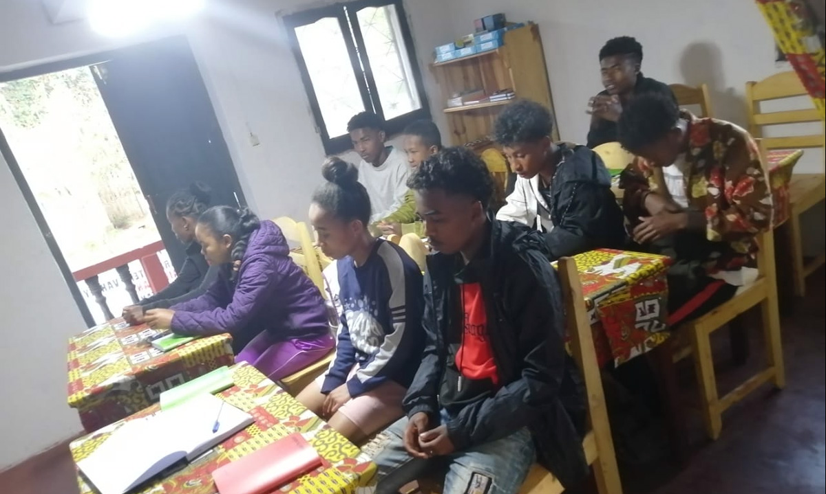 ENLACE empowers local communities through language skills and environmental awareness education