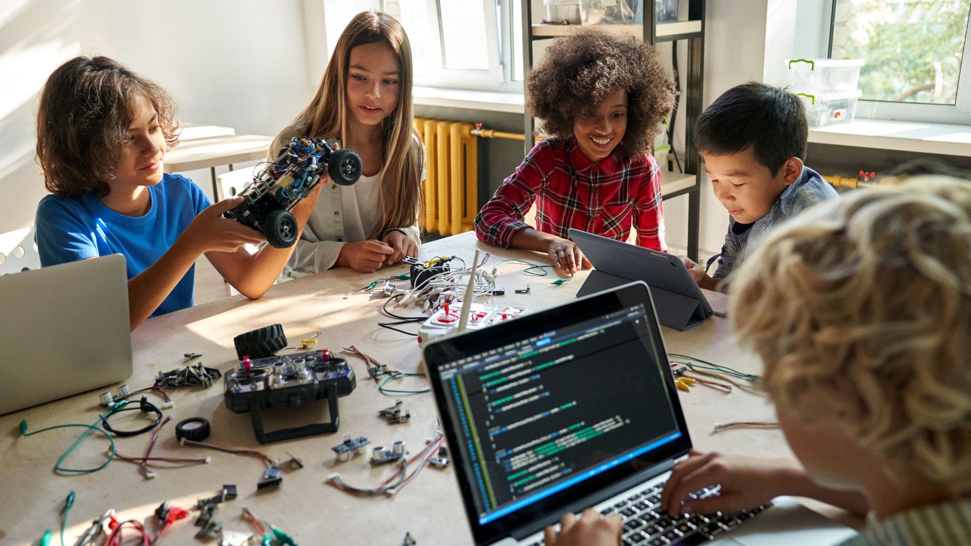 Empowering Young Minds: UAE's New AI Curriculum for Children