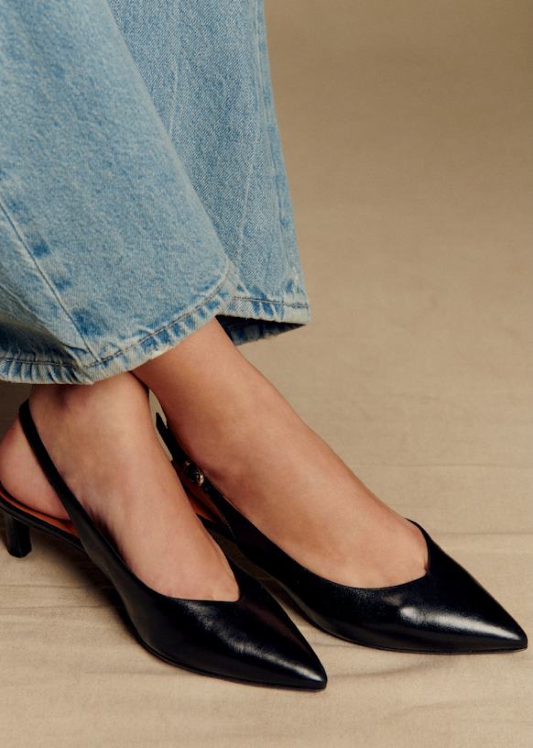Sézane, sandales à talon noir en cuir