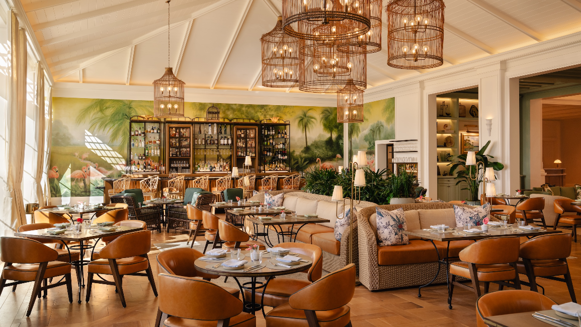 A Vintage Naples Vacay Spot Gets a Four Seasons Makeover