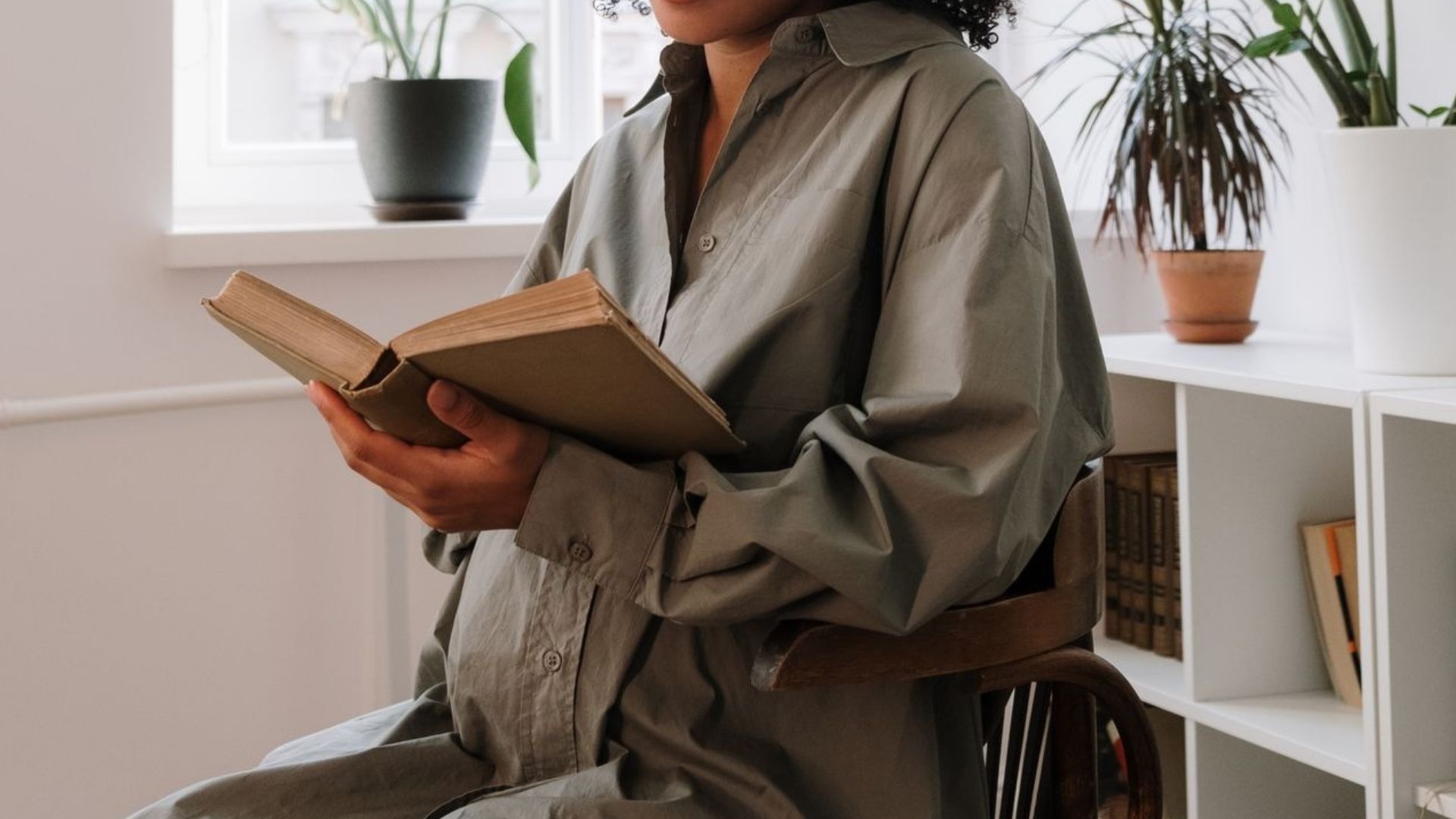 5 Engaging Novels About Pregnancy to Read While You’re Expecting