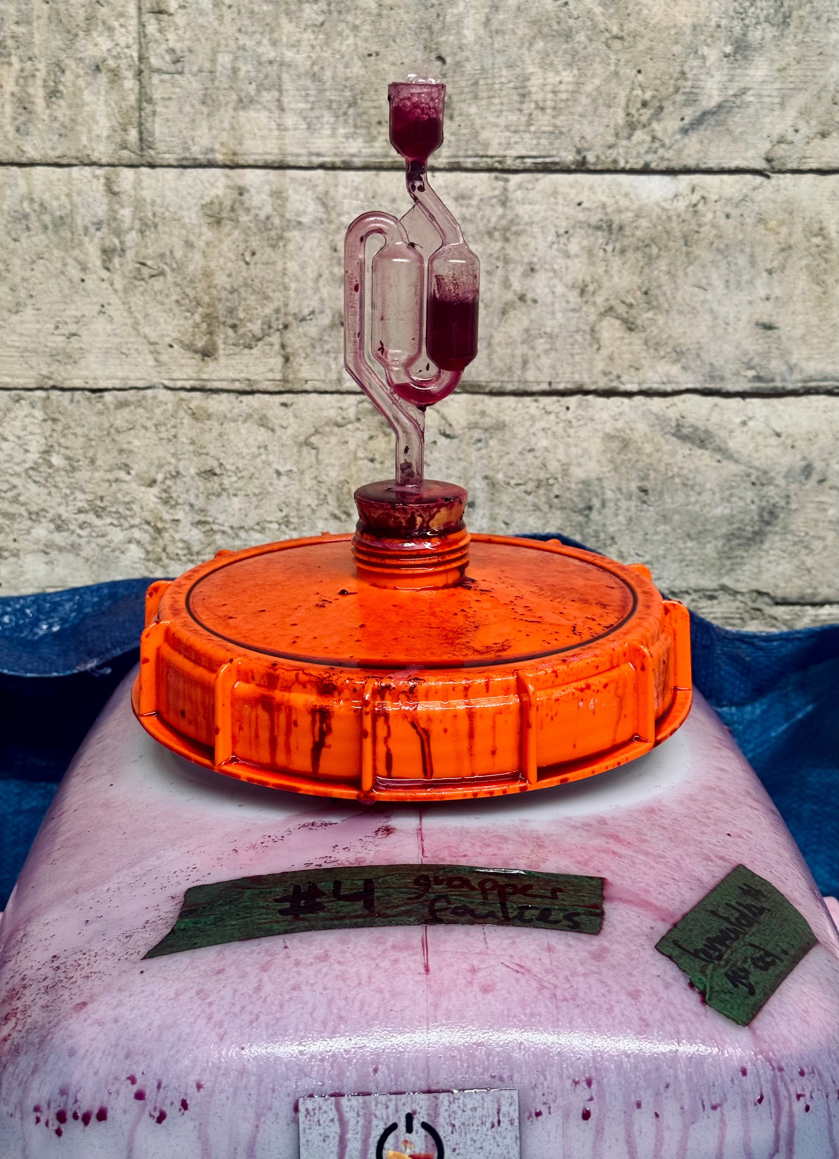 Tourie qui « bave », aussi appelé le débordement de fermentation