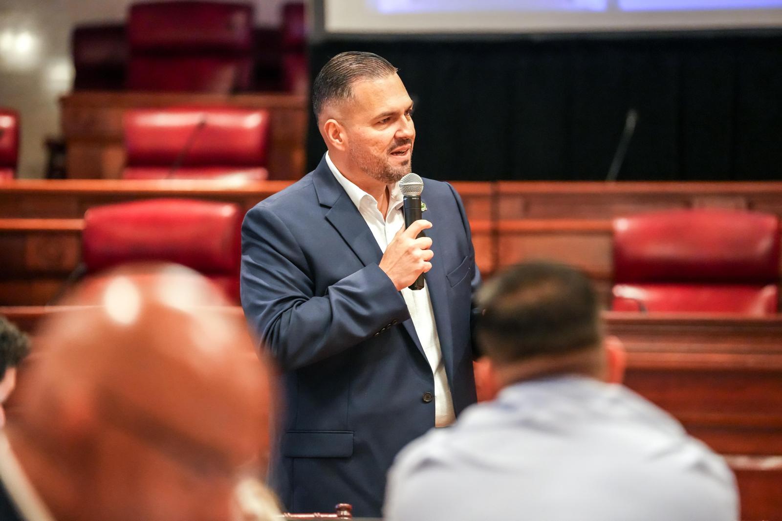 Senado ofrece taller sobre IA e Inteligencia Emocional a empleados legislativos