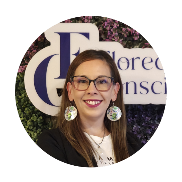 Fabiana Álvarez Ávila, facilitadora sistémica y cofundadora de Florecer Consciente