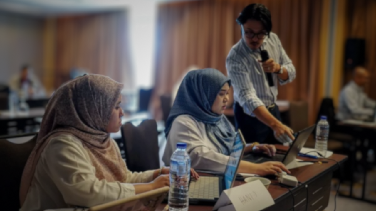Helmi teaching