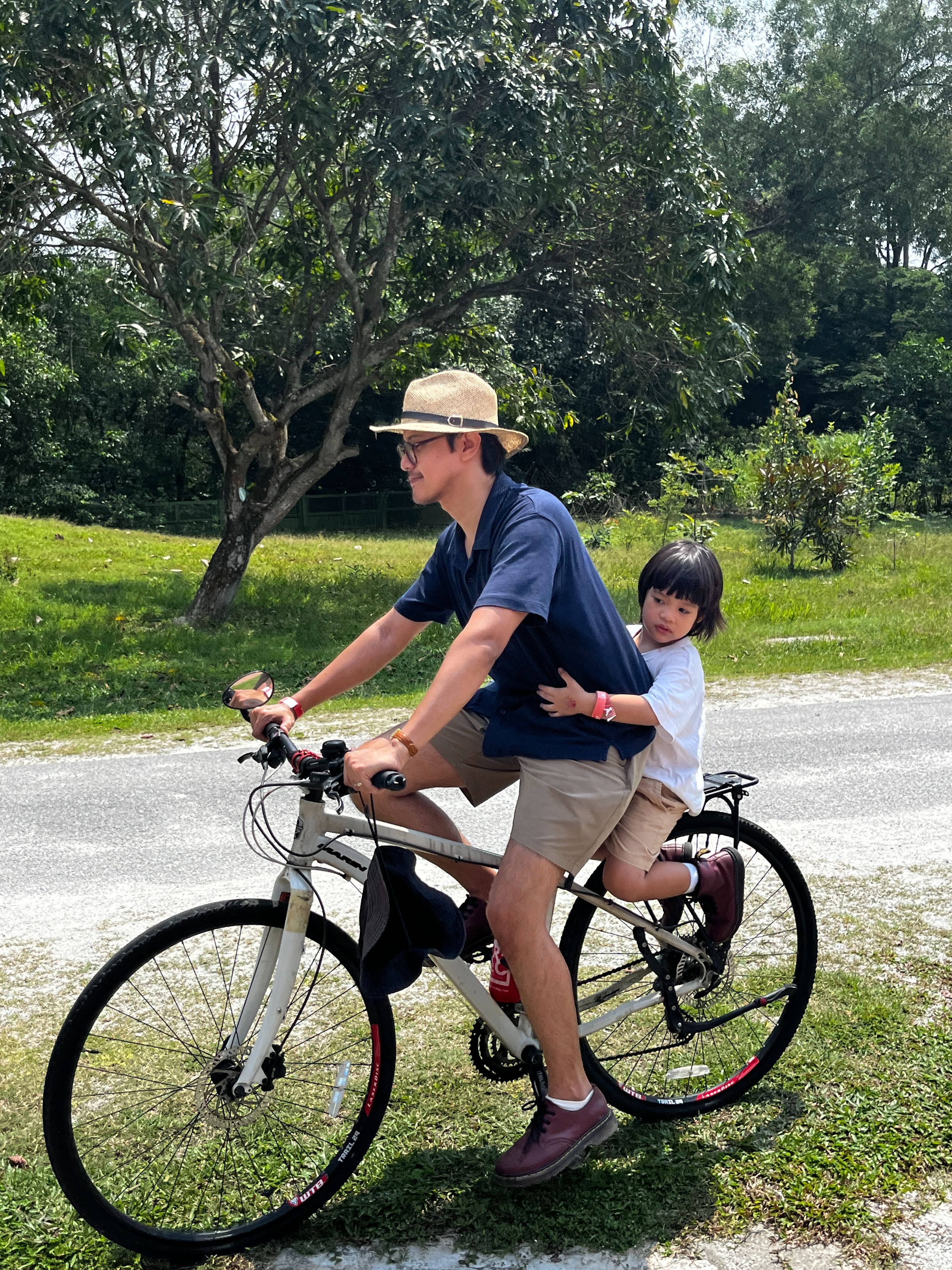 Helmi on a bike with his kid