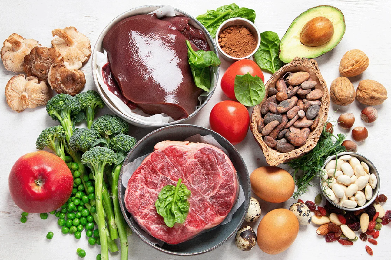 Dlaczego przy niedoczynności tarczycy lub chorobie Hashimoto często pojawia się niski poziom żelaza i ferrytyny?