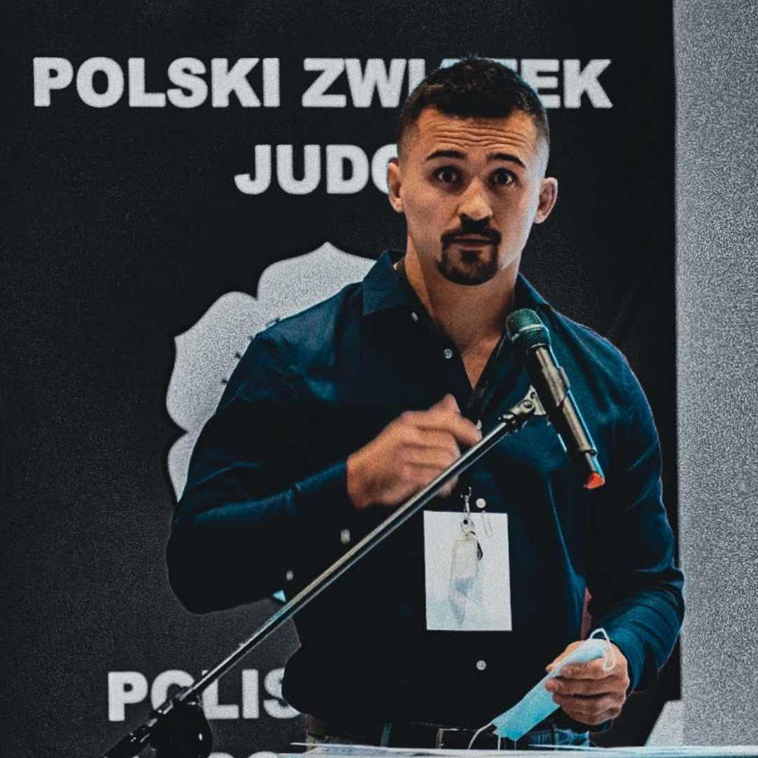 Rafał Kozłowski podczas przemówienia na Kongresie Wyborczym Polskiego Związku Judo (2021)