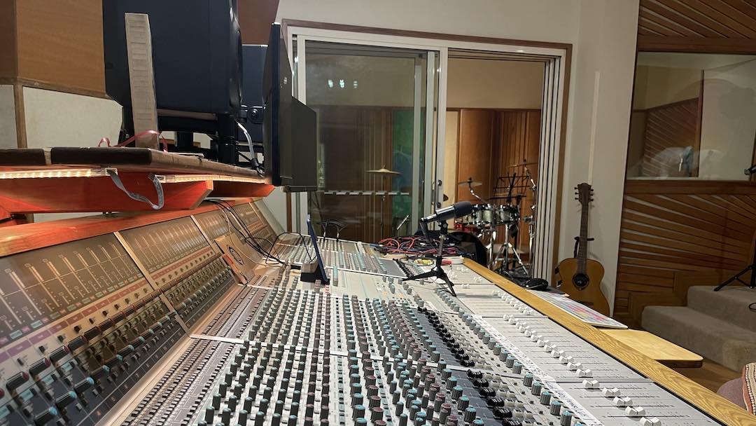 Turning Raw Recordings Into Professional Music Mixes