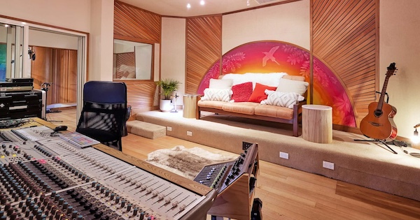 Mix Artist Studio is in Mullumbimby, the heart of the Byron Shire in the beautiful Bungjalung country on the Australian East Coast