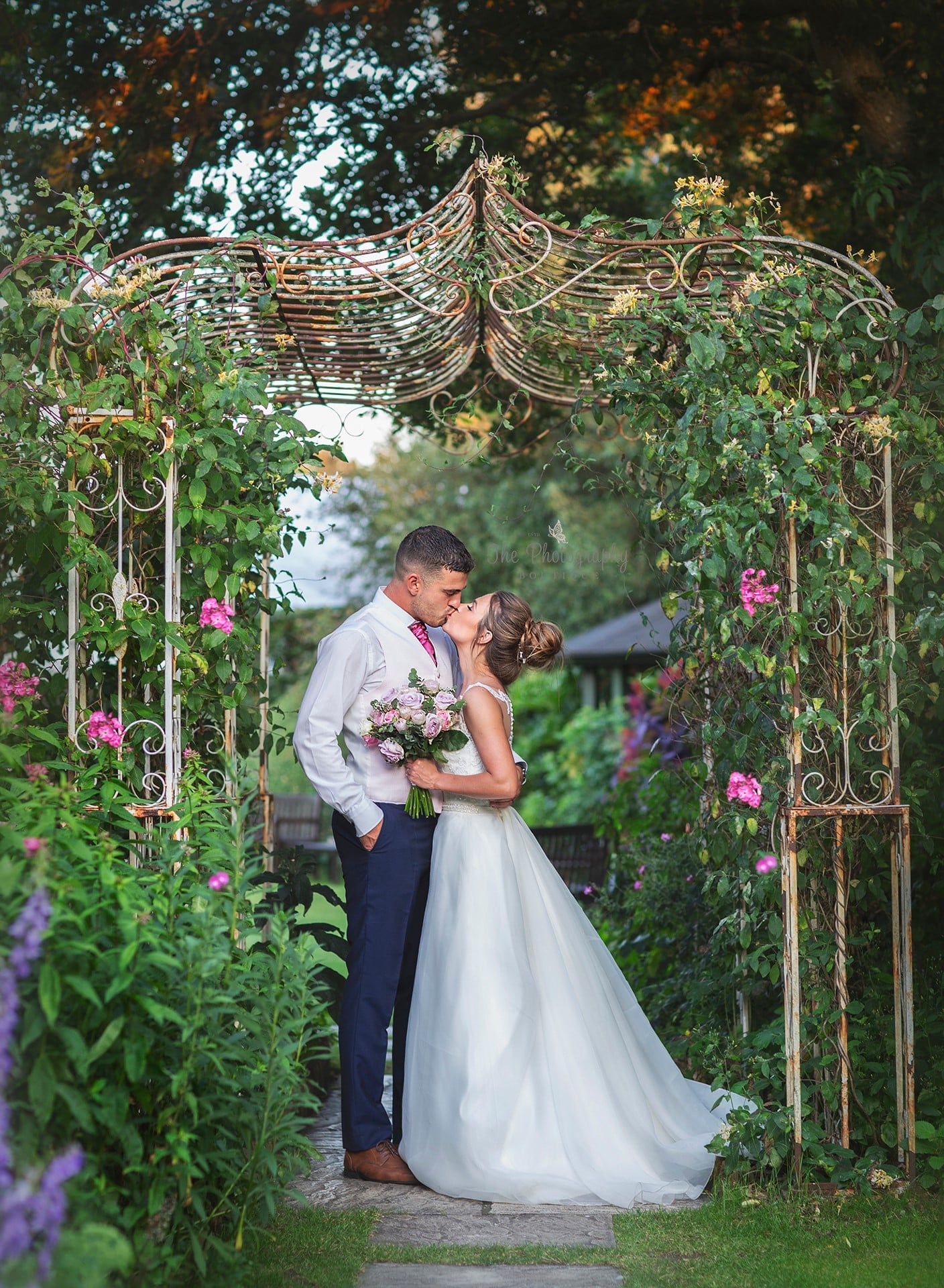 Mother and daughter embracing during sunset wedding, relaxed boho photography by The Photography Boutique