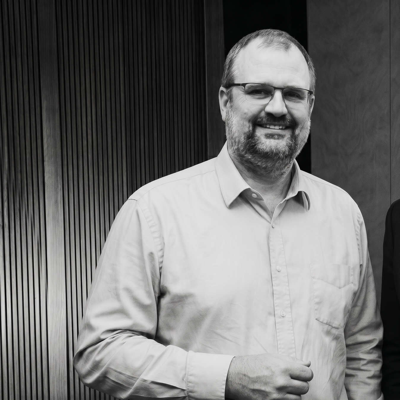 Profile block on a black background titled 'Kåre Bjørn Jensen, Strategist & Co-Founder: Corporate Governance & Scaling'. On the left is a black and white portrait of Kåre Bjørn Jensen wearing glasses and a light-colored button-down shirt. The text to the right includes a quote on scalable trust and building commercial frameworks alongside European regulatory demands like the EU AI Act and DORA. A pink button reading 'Connect with Kåre' sits at the bottom right.