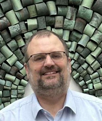 Mark Sinclair Fleeton is a journalist, author and editor-in-chief of AI Portalen and co-founder of FutureAble. He works with artificial intelligence, technology and society with a particular focus on, among other things, the labor market, democracy, digital sovereignty, regulation and AI skills. He also teaches and gives lectures on AI and society.