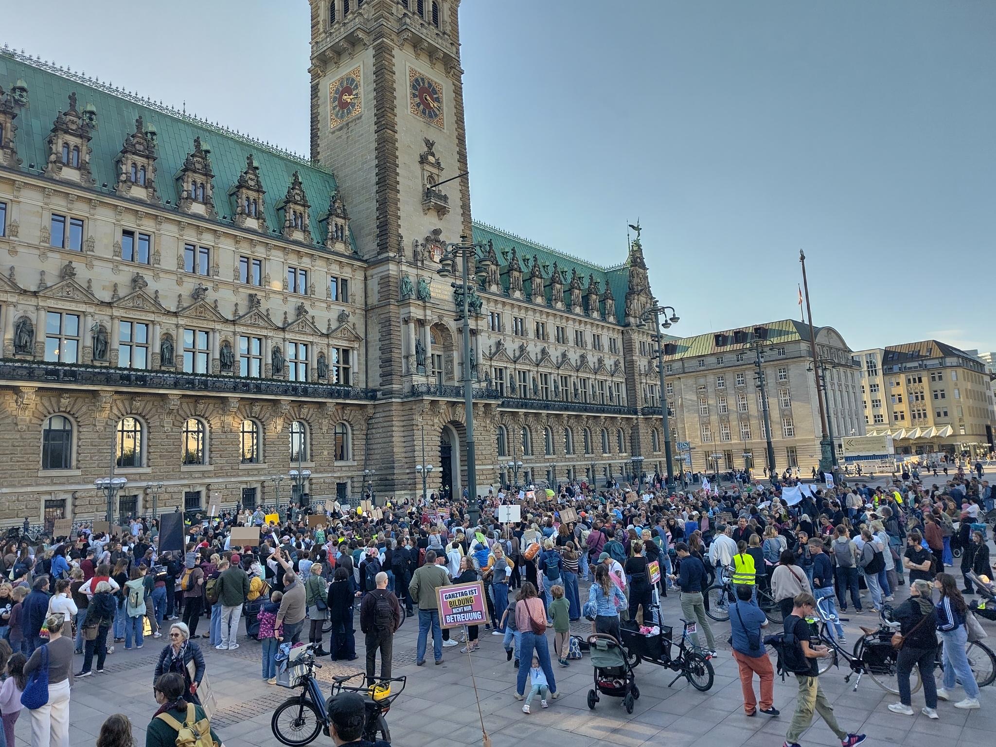 Protest gegen Kürzungen im Ganztag: Auch die Sternschanze zeigt Präsenz