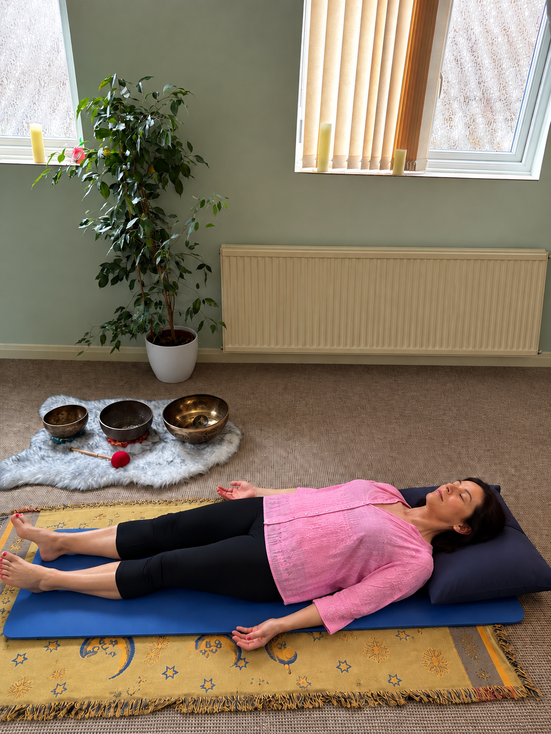 Woman resting comfortably during a sound therapy session