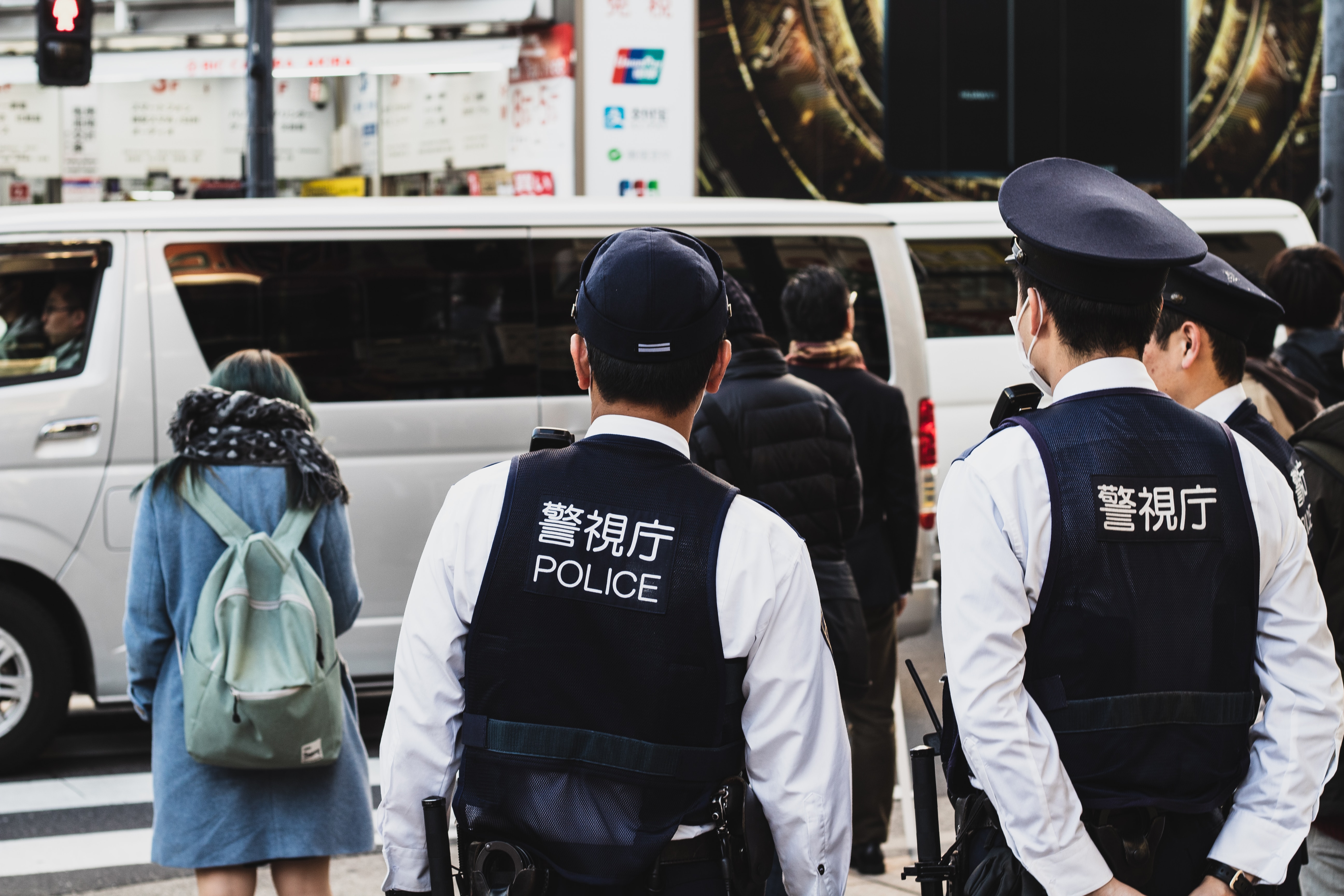申請經營管理簽證需要僱用全職員工嗎？