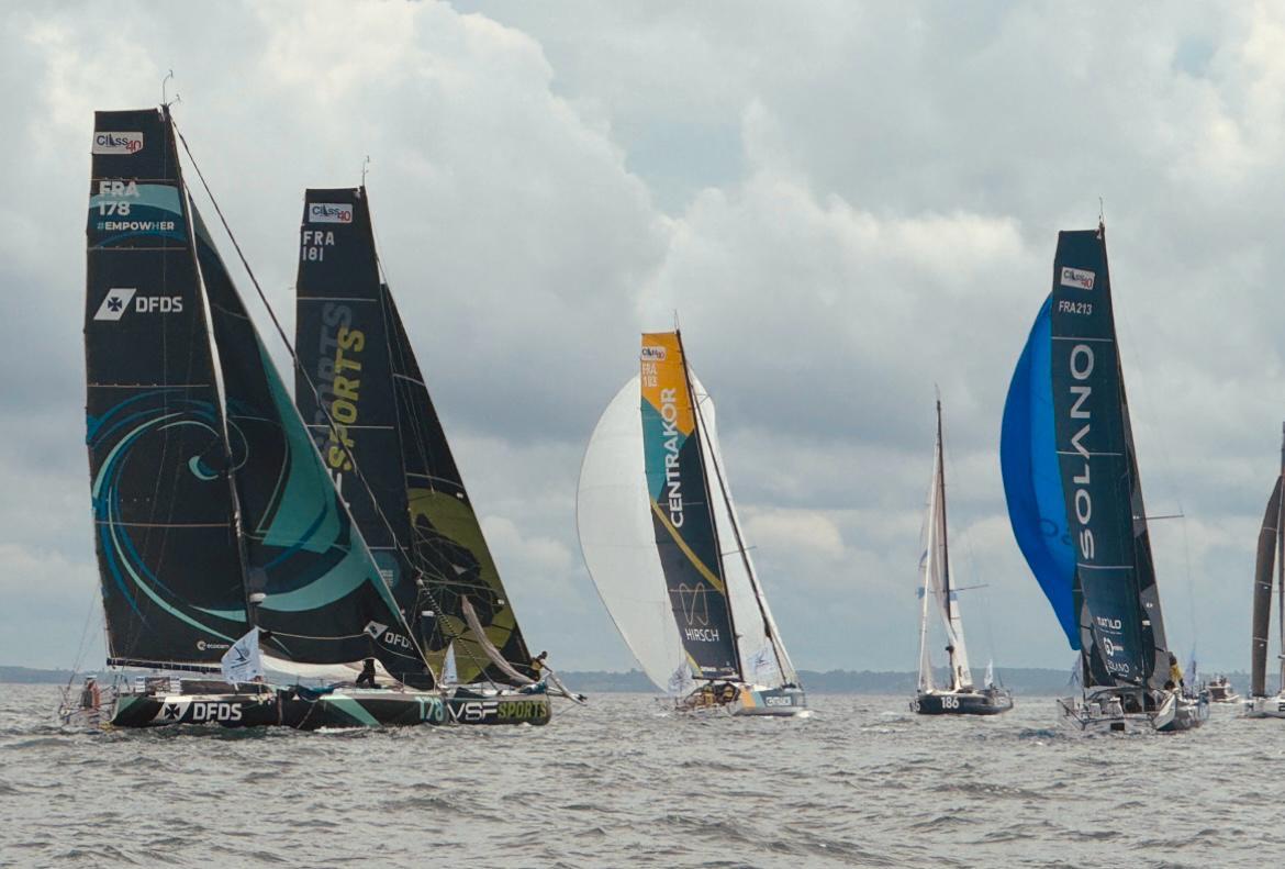 Aina toma la salida de la Round Ireland Race a bordo del Class40 MAAP