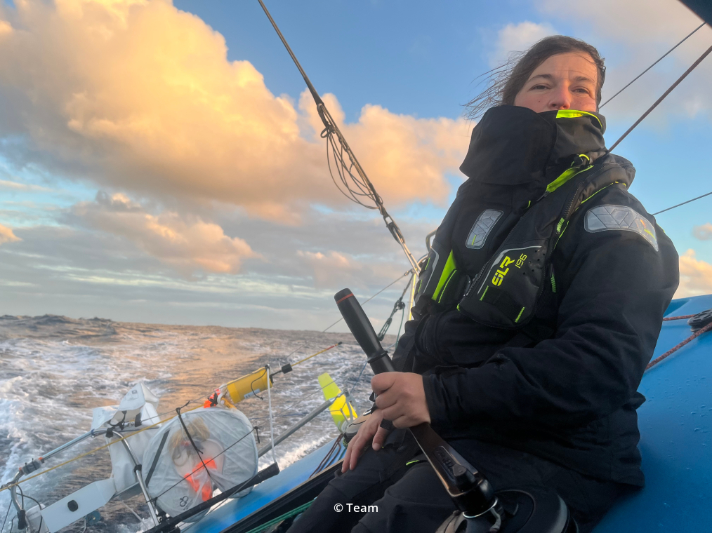Transat Café L’Or: media regata superada para Aina Bauza y Axelle Pillain
