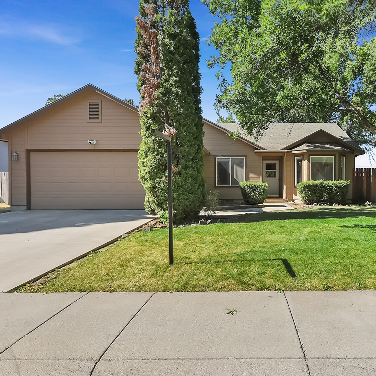 Home at 1697 W 4th St, Kuna