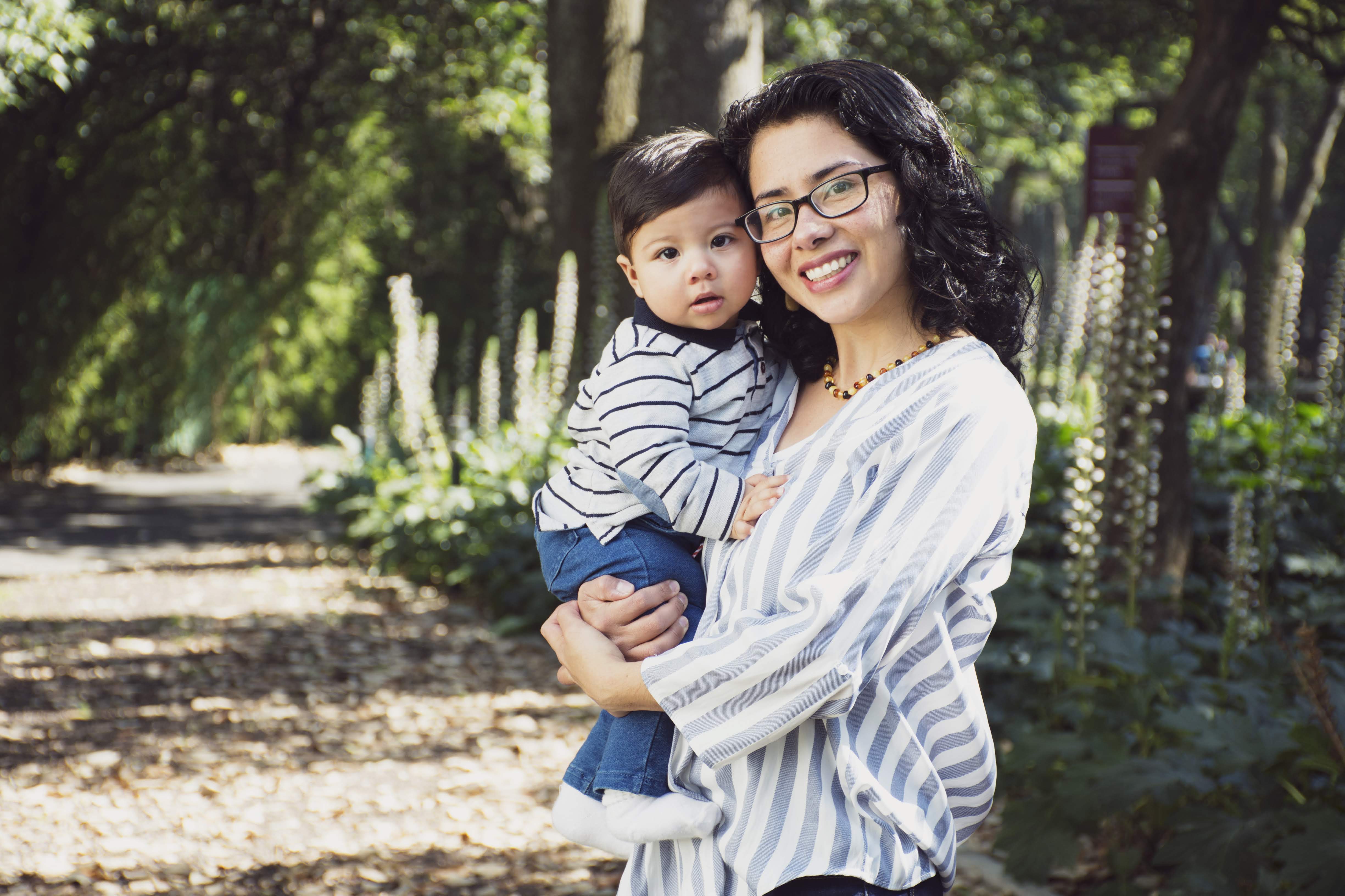 Lucy Ramirez con su hijo