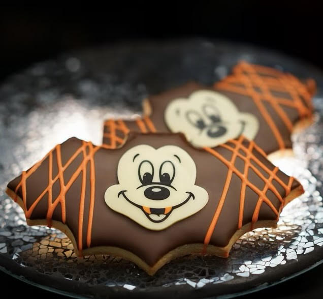 FREE Disneyland Halloween Food Guide