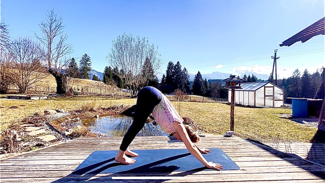 A class from the 11 Day Yoga Course
