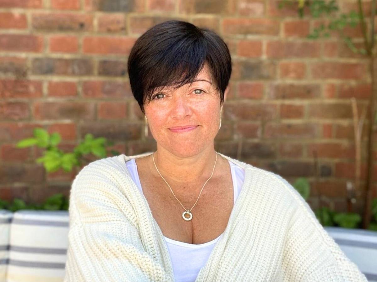 reiki-master-amy-orsini-performing-reiki-on-a-client-three-little-birds