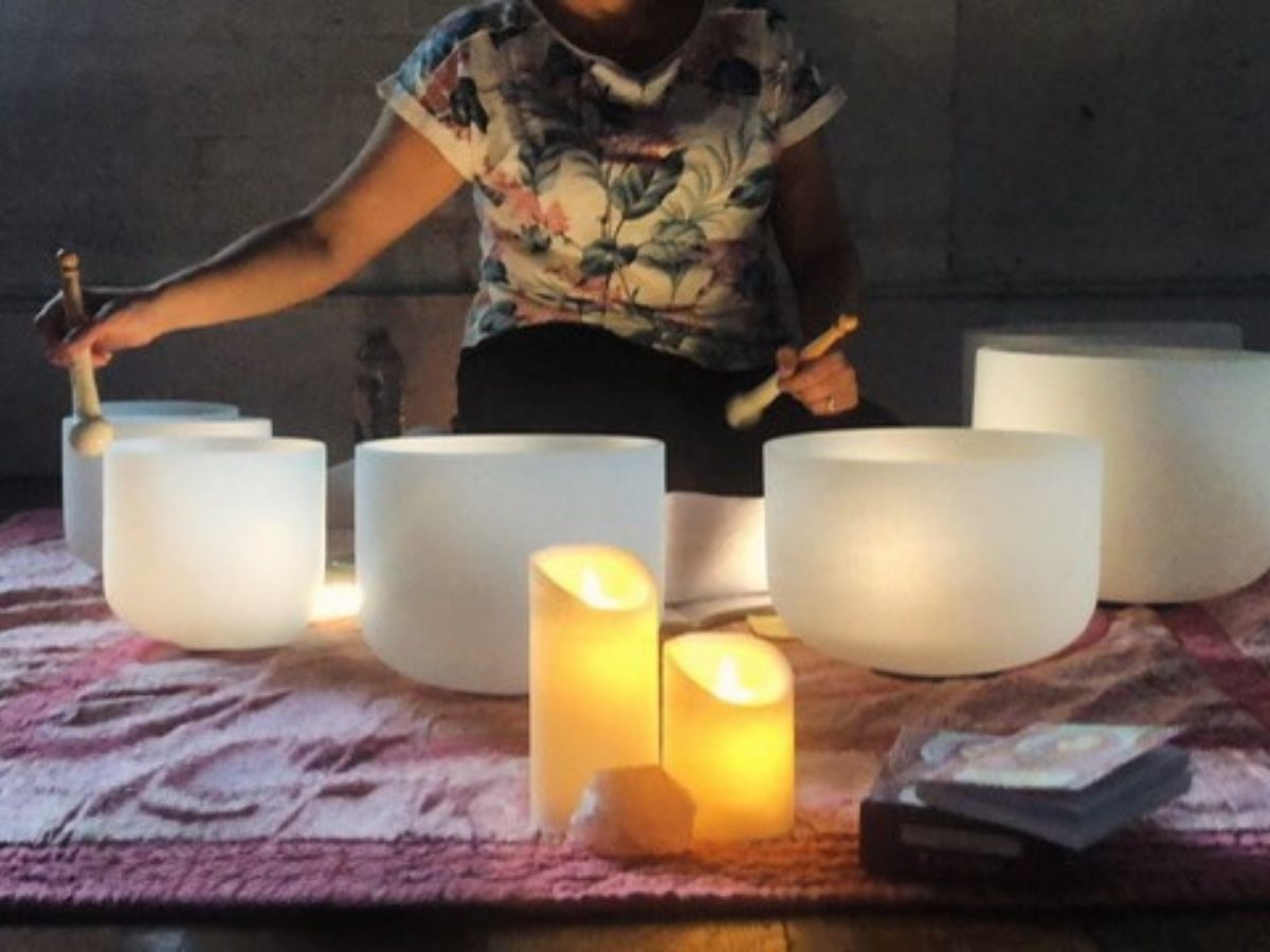 amy-orsini-sound-practitioner-playing-crystal-singing-bowls-purley-london-uk
