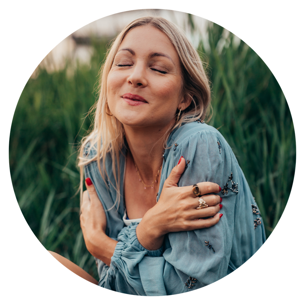 Picture of selfcare coach Luna Lova