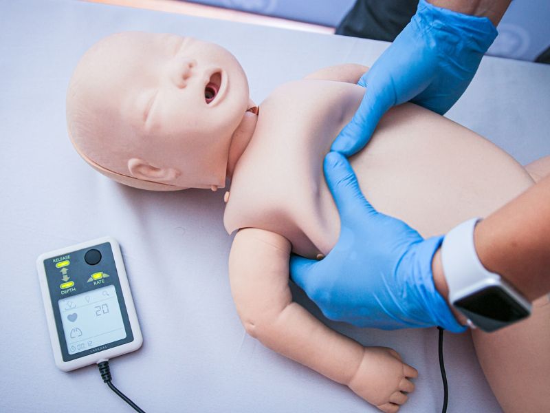 Najczęstsze zagrożenia w pracy w żłobku – na co powinny uważać opiekunki?