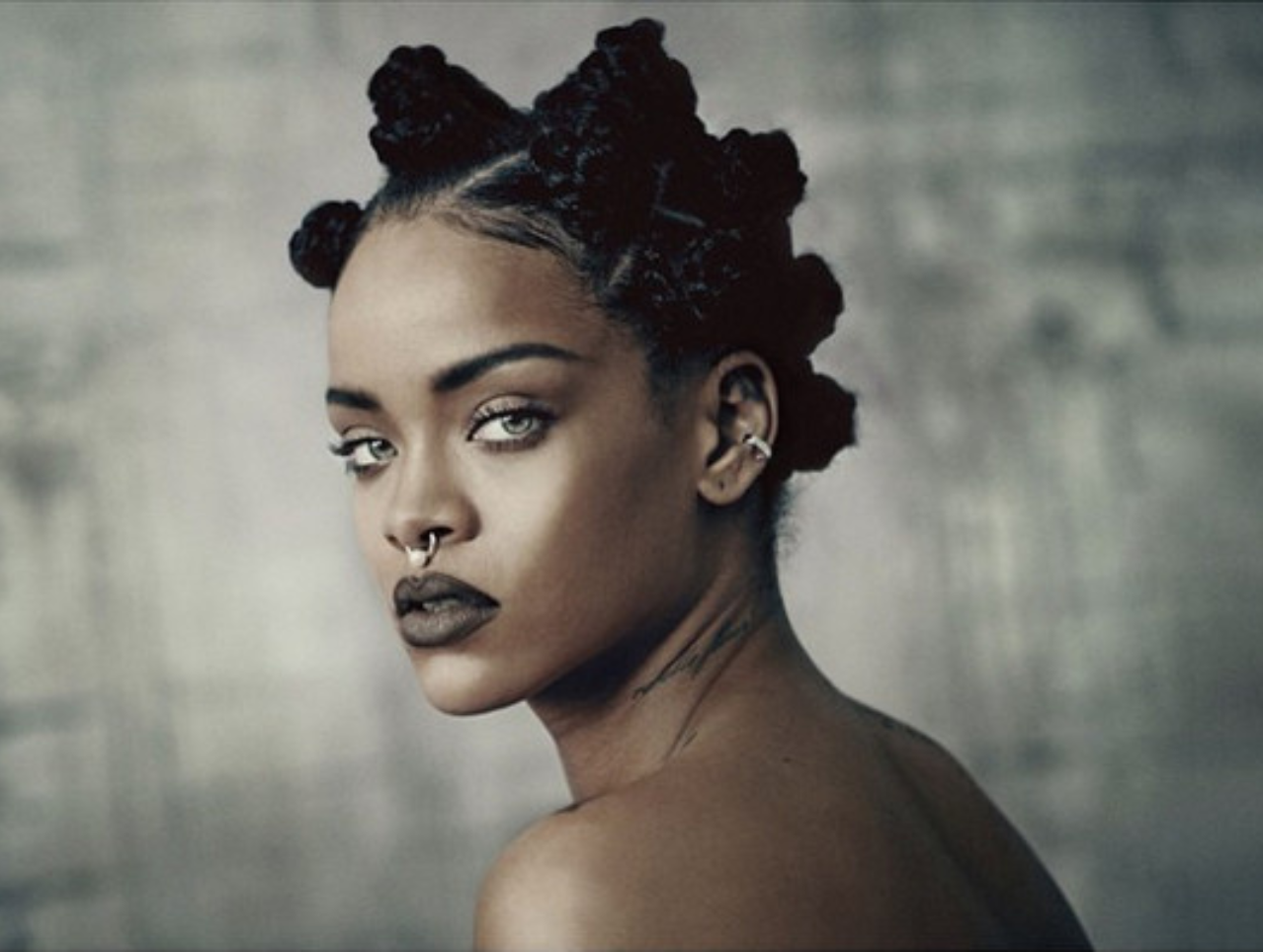 Rihanna avec des bantu knots