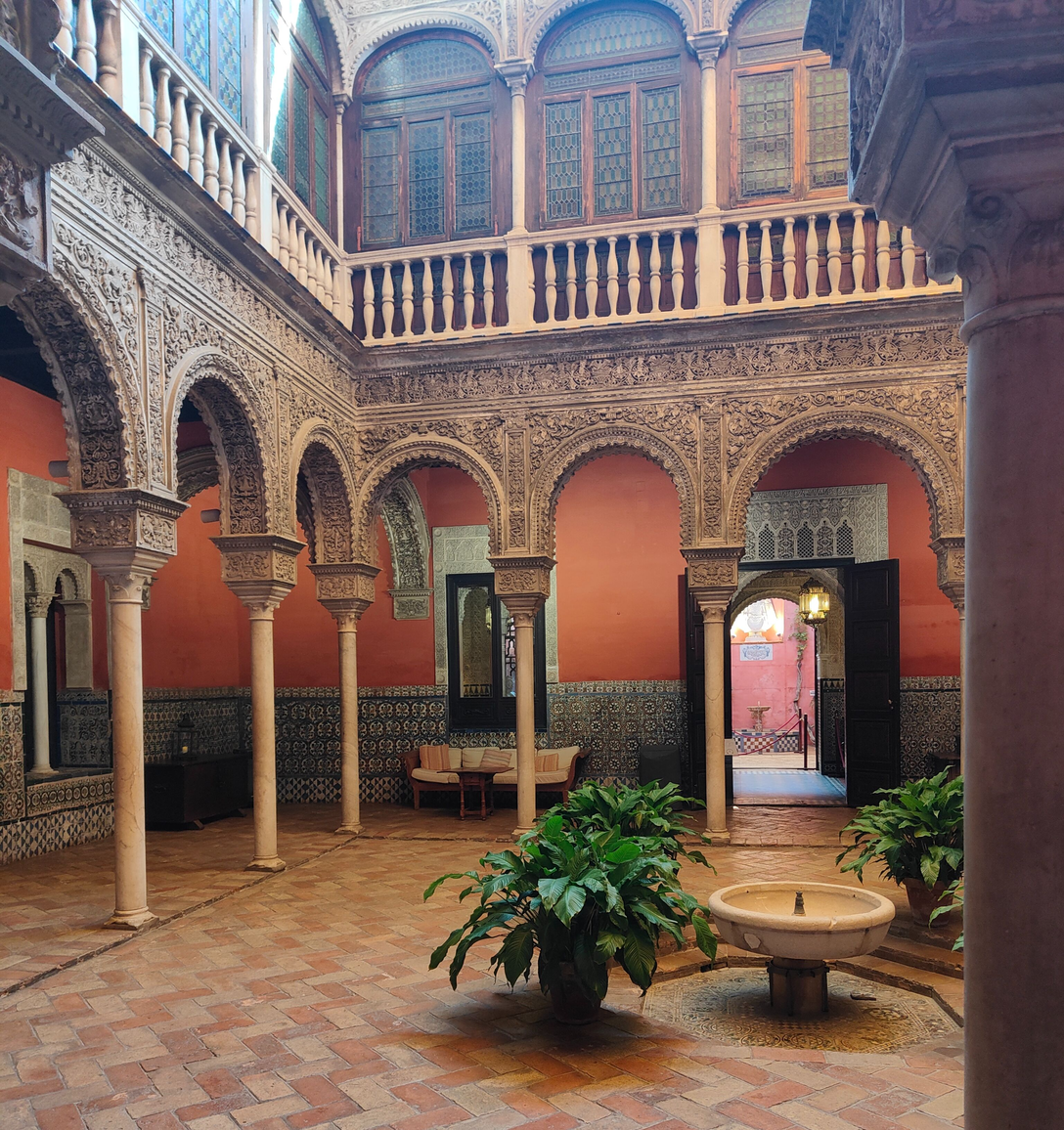 Una joya aún habitada en el corazón de Sevilla: mi paseo por Casa Salinas