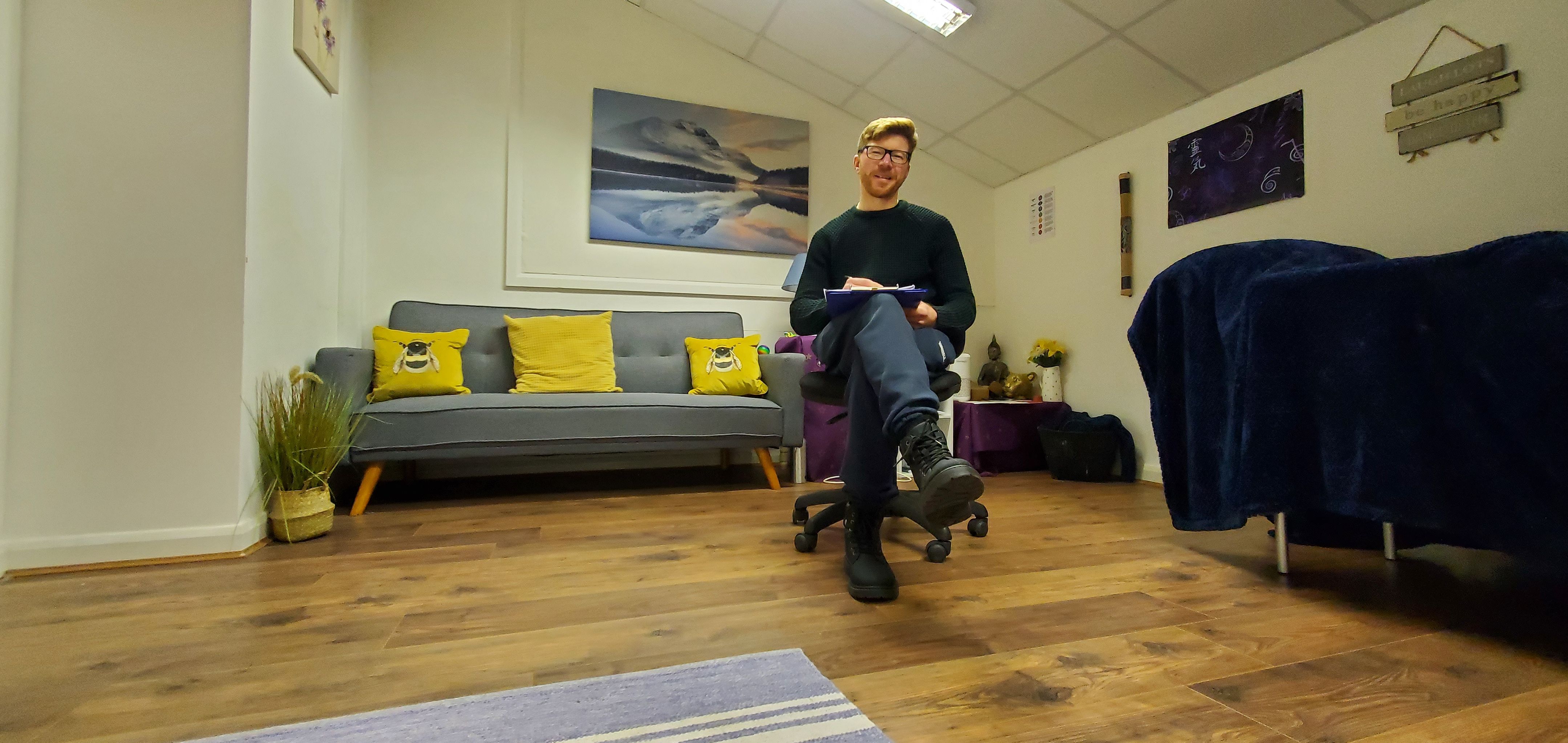 Image of Mark O'Hanlon at Red Sage Holistic Therapies clinic in Ossett, Wakefield, west Yorkshire, Hypnotherapy for anxiety, quit smoking, quit vaping, fear of flying, phobias, weight loss, panic disorder, panic attacks, stress, PTSD, insomnia, sleep disorder, addictions, low confidence, eating disorders