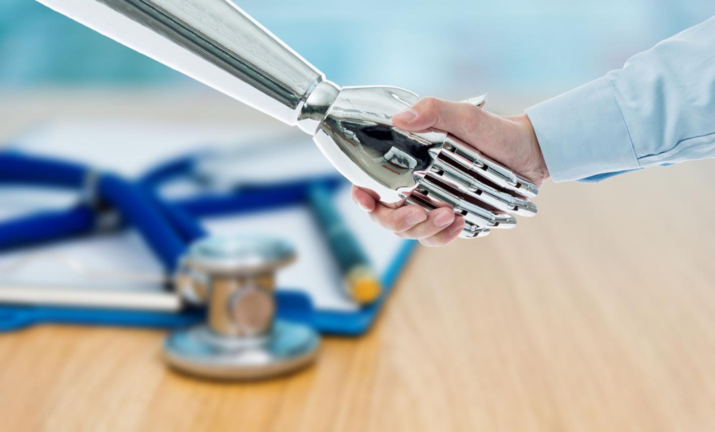 Mi történik, ha a páciens előbb beszél a mesterséges intelligenciával, mint orvosával?